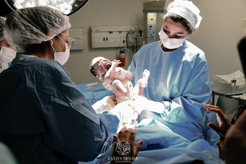 Fotografia de Parto - Newborn - Evelyn Moura Fotografia em Niterói, Rio de Janeiro - ensaio infantil - newborn de recém nascido - partos - parto em niteroi - registro de parto - maternidade são francisco - doce nascer - parto humanizado - andrea barbosa '