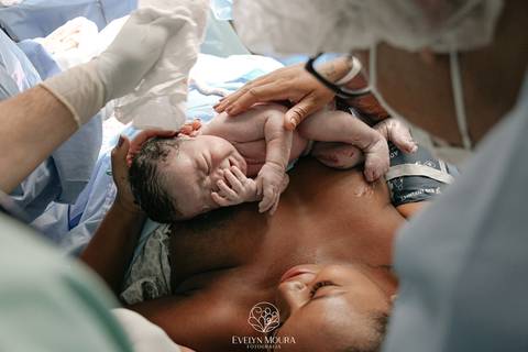 Fotografia de Parto - Newborn - Evelyn Moura Fotografia em Niterói, Rio de Janeiro - ensaio infantil - newborn de recém nascido - partos - parto em niteroi - registro de parto - maternidade são francisco - doce nascer - parto humanizado - andrea barbosa '