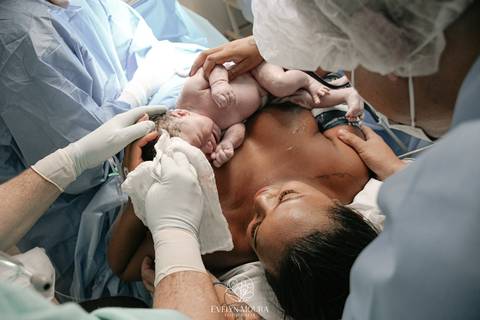 Fotografia de Parto - Newborn - Evelyn Moura Fotografia em Niterói, Rio de Janeiro - ensaio infantil - newborn de recém nascido - partos - parto em niteroi - registro de parto - maternidade são francisco - doce nascer - parto humanizado - andrea barbosa '