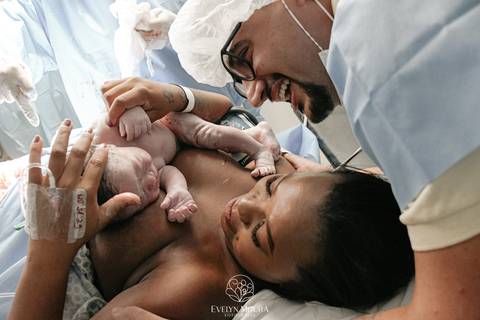 Fotografia de Parto - Newborn - Evelyn Moura Fotografia em Niterói, Rio de Janeiro - ensaio infantil - newborn de recém nascido - partos - parto em niteroi - registro de parto - maternidade são francisco - doce nascer - parto humanizado - andrea barbosa '