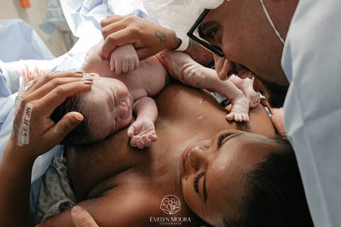 Fotografia de Parto - Newborn - Evelyn Moura Fotografia em Niterói, Rio de Janeiro - ensaio infantil - newborn de recém nascido - partos - parto em niteroi - registro de parto - maternidade são francisco - doce nascer - parto humanizado - andrea barbosa '