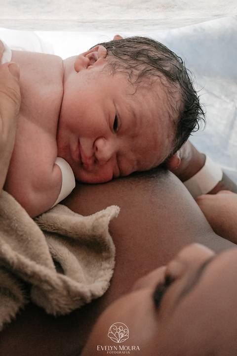 Fotografia de Parto - Newborn - Evelyn Moura Fotografia em Niterói, Rio de Janeiro - ensaio infantil - newborn de recém nascido - partos - parto em niteroi - registro de parto - maternidade são francisco - doce nascer - parto humanizado - andrea barbosa '