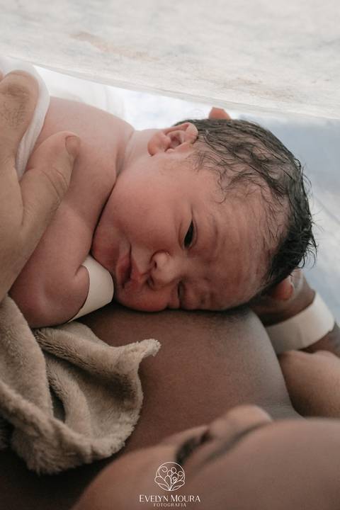 Fotografia de Parto - Newborn - Evelyn Moura Fotografia em Niterói, Rio de Janeiro - ensaio infantil - newborn de recém nascido - partos - parto em niteroi - registro de parto - maternidade são francisco - doce nascer - parto humanizado - andrea barbosa '