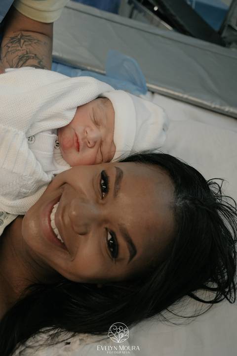 Fotografia de Parto - Newborn - Evelyn Moura Fotografia em Niterói, Rio de Janeiro - ensaio infantil - newborn de recém nascido - partos - parto em niteroi - registro de parto - maternidade são francisco - doce nascer - parto humanizado - andrea barbosa '