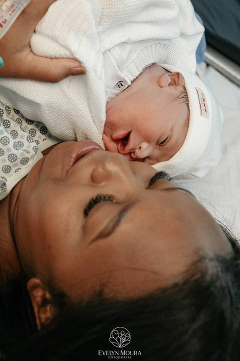 Fotografia de Parto - Newborn - Evelyn Moura Fotografia em Niterói, Rio de Janeiro - ensaio infantil - newborn de recém nascido - partos - parto em niteroi - registro de parto - maternidade são francisco - doce nascer - parto humanizado - andrea barbosa '
