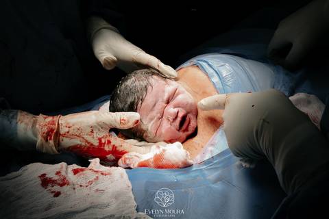 Fotografia de Parto - Newborn - Evelyn Moura Fotografia em Niterói, Rio de Janeiro - ensaio infantil - newborn de recém nascido - partos - parto em niteroi - registro de parto - maternidade são francisco - doce nascer - parto humanizado - andrea barbosa '