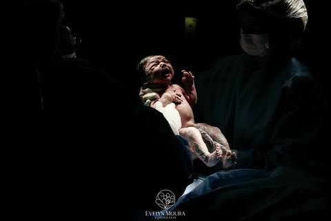 Fotografia de Parto - Newborn - Evelyn Moura Fotografia em Niterói, Rio de Janeiro - ensaio infantil - newborn de recém nascido - partos - parto em niteroi - registro de parto - maternidade são francisco - doce nascer - parto humanizado - andrea barbosa '