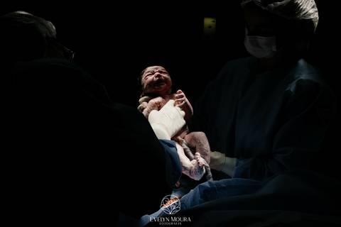 Fotografia de Parto - Newborn - Evelyn Moura Fotografia em Niterói, Rio de Janeiro - ensaio infantil - newborn de recém nascido - partos - parto em niteroi - registro de parto - maternidade são francisco - doce nascer - parto humanizado - andrea barbosa '