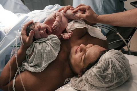 Fotografia de Parto - Newborn - Evelyn Moura Fotografia em Niterói, Rio de Janeiro - ensaio infantil - newborn de recém nascido - partos - parto em niteroi - registro de parto - maternidade são francisco - doce nascer - parto humanizado - andrea barbosa '