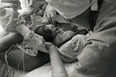 Fotografia de Parto - Newborn - Evelyn Moura Fotografia em Niterói, Rio de Janeiro - ensaio infantil - newborn de recém nascido - partos - parto em niteroi - registro de parto - maternidade são francisco - doce nascer - parto humanizado - andrea barbosa '