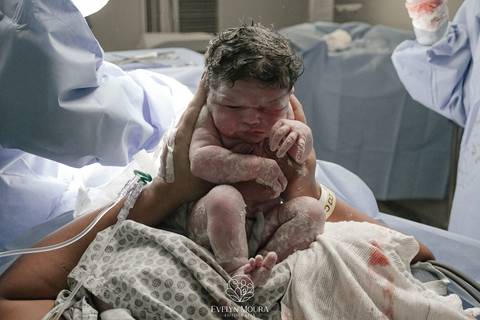 Fotografia de Parto - Newborn - Evelyn Moura Fotografia em Niterói, Rio de Janeiro - ensaio infantil - newborn de recém nascido - partos - parto em niteroi - registro de parto - maternidade são francisco - doce nascer - parto humanizado - andrea barbosa '