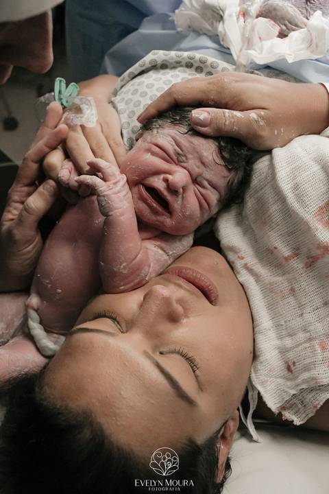 Fotografia de Parto - Newborn - Evelyn Moura Fotografia em Niterói, Rio de Janeiro - ensaio infantil - newborn de recém nascido - partos - parto em niteroi - registro de parto - maternidade são francisco - doce nascer - parto humanizado - andrea barbosa '