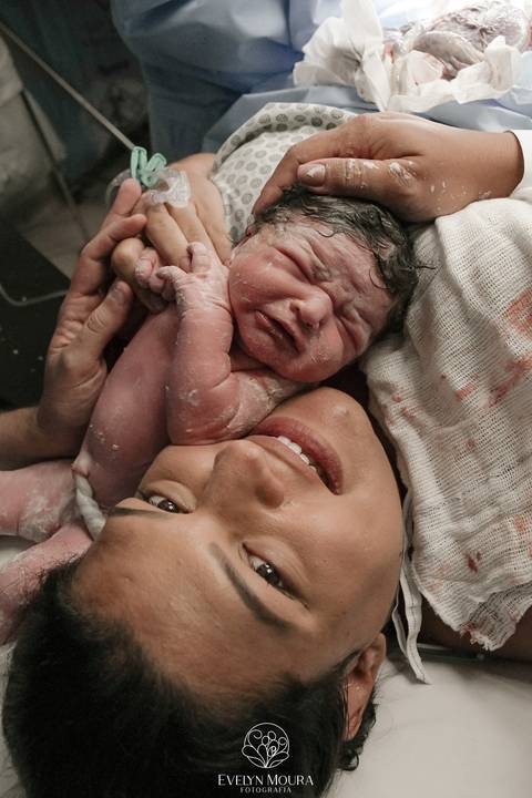 Fotografia de Parto - Newborn - Evelyn Moura Fotografia em Niterói, Rio de Janeiro - ensaio infantil - newborn de recém nascido - partos - parto em niteroi - registro de parto - maternidade são francisco - doce nascer - parto humanizado - andrea barbosa '