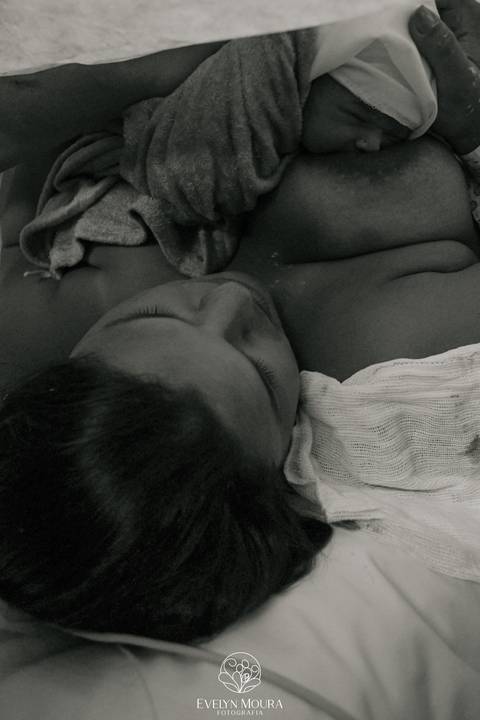 Fotografia de Parto - Newborn - Evelyn Moura Fotografia em Niterói, Rio de Janeiro - ensaio infantil - newborn de recém nascido - partos - parto em niteroi - registro de parto - maternidade são francisco - doce nascer - parto humanizado - andrea barbosa '