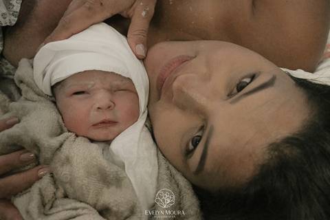 Fotografia de Parto - Newborn - Evelyn Moura Fotografia em Niterói, Rio de Janeiro - ensaio infantil - newborn de recém nascido - partos - parto em niteroi - registro de parto - maternidade são francisco - doce nascer - parto humanizado - andrea barbosa '