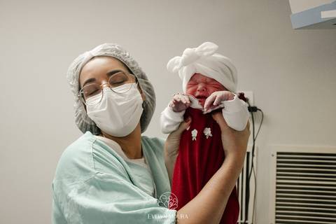 Fotografia de Parto - Newborn - Evelyn Moura Fotografia em Niterói, Rio de Janeiro - ensaio infantil - newborn de recém nascido - partos - parto em niteroi - registro de parto - maternidade são francisco - doce nascer - parto humanizado - andrea barbosa '