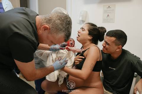 Fotografia de Parto - Newborn - Evelyn Moura Fotografia em Niterói, Rio de Janeiro - ensaio infantil - newborn de recém nascido - partos - parto em niteroi - registro de parto - maternidade são francisco - doce nascer - parto humanizado - andrea barbosa '
