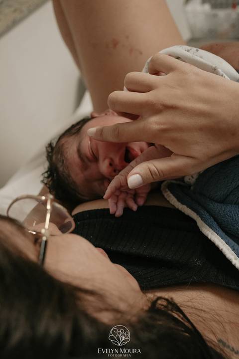 Fotografia de Parto - Newborn - Evelyn Moura Fotografia em Niterói, Rio de Janeiro - ensaio infantil - newborn de recém nascido - partos - parto em niteroi - registro de parto - maternidade são francisco - doce nascer - parto humanizado - andrea barbosa '