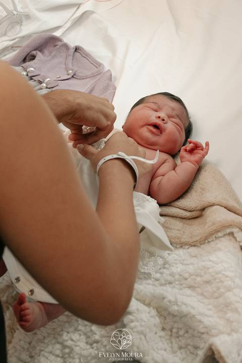 Fotografia de Parto - Newborn - Evelyn Moura Fotografia em Niterói, Rio de Janeiro - ensaio infantil - newborn de recém nascido - partos - parto em niteroi - registro de parto - maternidade são francisco - doce nascer - parto humanizado - andrea barbosa '