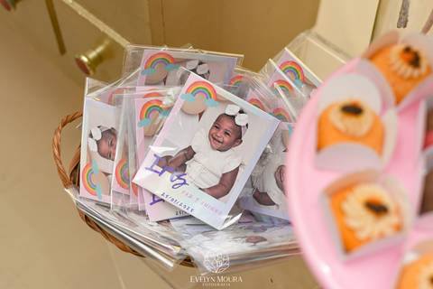 Festa Infantil - Evelyn Moura Fotografia - Fotografia em Niterói, Rio de Janeiro - casa de festa - decoração - decoração de festa - festa colorida- docinhos - bolo - criança - crianças - festa linda - tema aladdin - disney  - casa de festa '