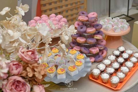 Festa Infantil - Evelyn Moura Fotografia - Fotografia em Niterói, Rio de Janeiro - casa de festa - decoração - decoração de festa - festa colorida- docinhos - bolo - criança - crianças - festa linda - tema aladdin - disney  - casa de festa '