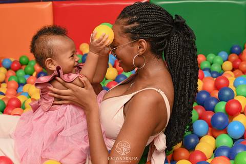 Festa Infantil - Evelyn Moura Fotografia - Fotografia em Niterói, Rio de Janeiro - casa de festa - decoração - decoração de festa - festa colorida- docinhos - bolo - criança - crianças - festa linda - tema aladdin - disney  - casa de festa '