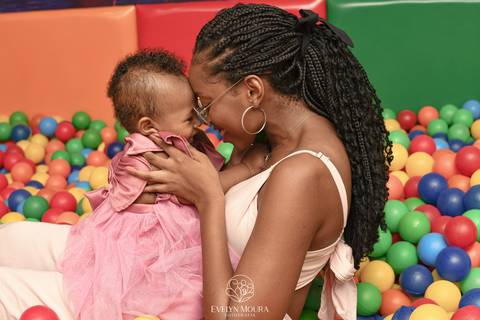 Festa Infantil - Evelyn Moura Fotografia - Fotografia em Niterói, Rio de Janeiro - casa de festa - decoração - decoração de festa - festa colorida- docinhos - bolo - criança - crianças - festa linda - tema aladdin - disney  - casa de festa '