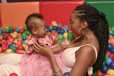 Festa Infantil - Evelyn Moura Fotografia - Fotografia em Niterói, Rio de Janeiro - casa de festa - decoração - decoração de festa - festa colorida- docinhos - bolo - criança - crianças - festa linda - tema aladdin - disney  - casa de festa '