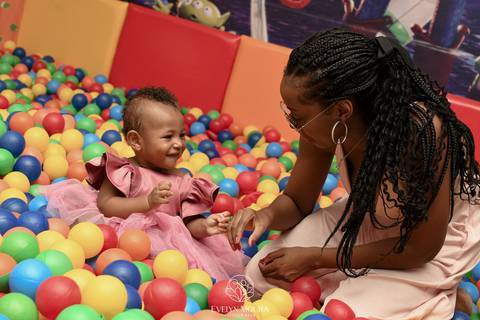 Festa Infantil - Evelyn Moura Fotografia - Fotografia em Niterói, Rio de Janeiro - casa de festa - decoração - decoração de festa - festa colorida- docinhos - bolo - criança - crianças - festa linda - tema aladdin - disney  - casa de festa '
