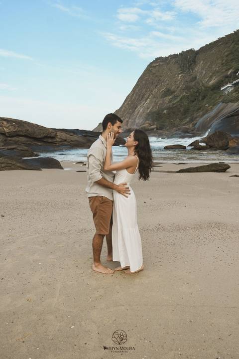 pre wedding - pre wedding na praia - niterói - fotografia de casal - evelyn moura fotografia - casal - amor'