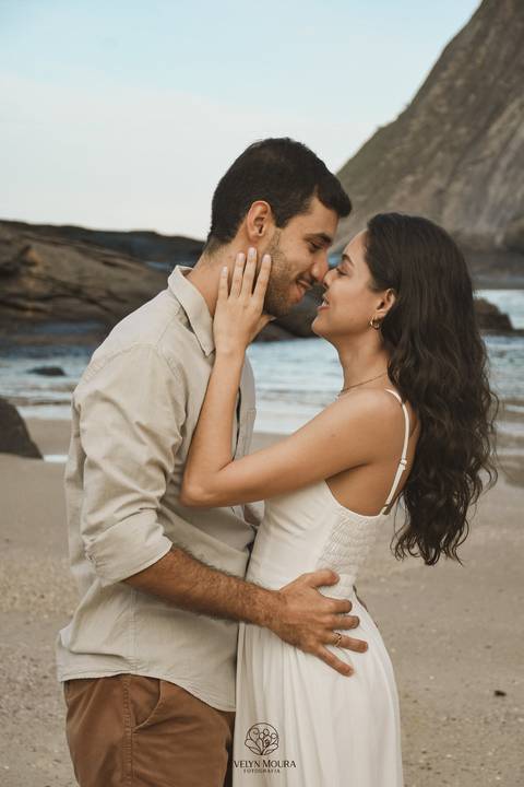 pre wedding - pre wedding na praia - niterói - fotografia de casal - evelyn moura fotografia - casal - amor'