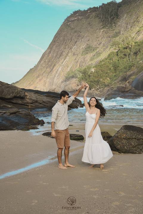 pre wedding - pre wedding na praia - niterói - fotografia de casal - evelyn moura fotografia - casal - amor'