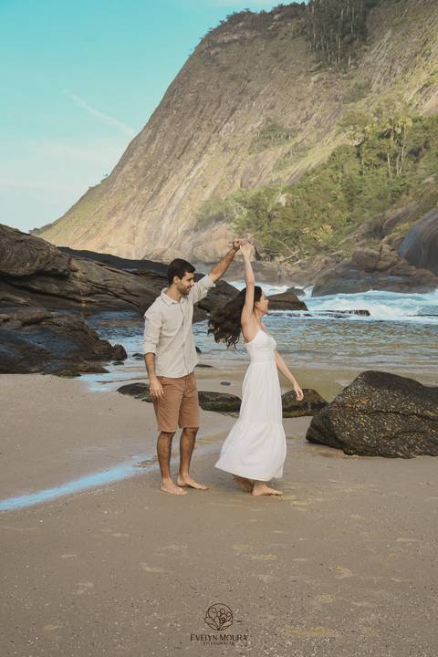 pre wedding - pre wedding na praia - niterói - fotografia de casal - evelyn moura fotografia - casal - amor'