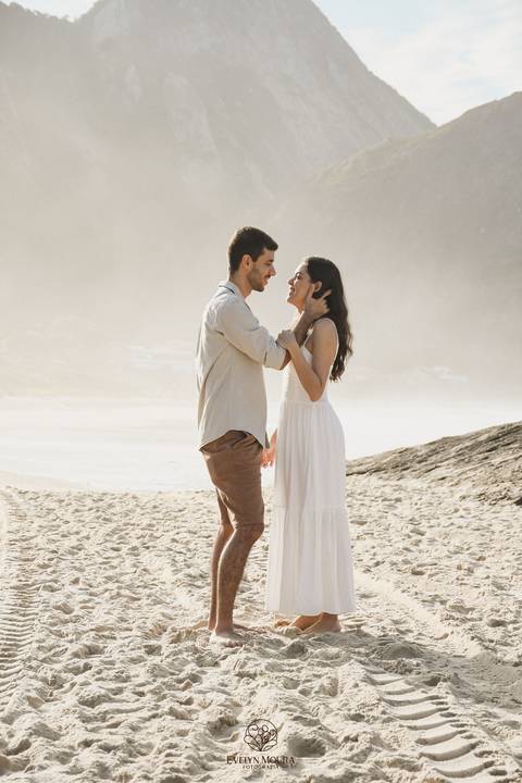 pre wedding - pre wedding na praia - niterói - fotografia de casal - evelyn moura fotografia - casal - amor'