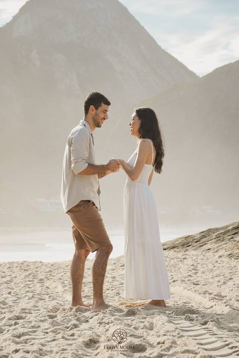 pre wedding - pre wedding na praia - niterói - fotografia de casal - evelyn moura fotografia - casal - amor'