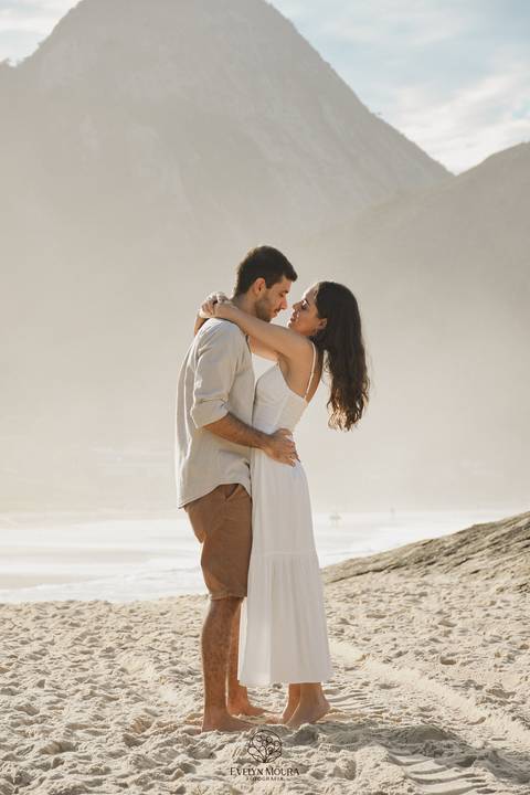 pre wedding - pre wedding na praia - niterói - fotografia de casal - evelyn moura fotografia - casal - amor'
