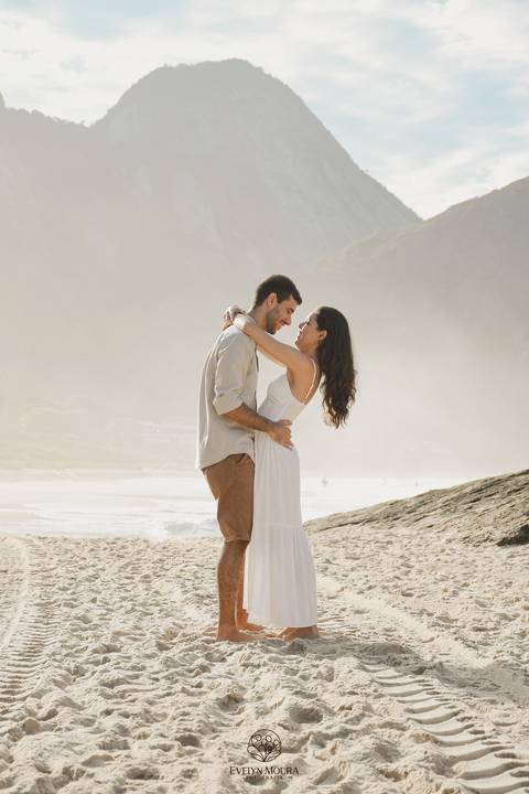 pre wedding - pre wedding na praia - niterói - fotografia de casal - evelyn moura fotografia - casal - amor'