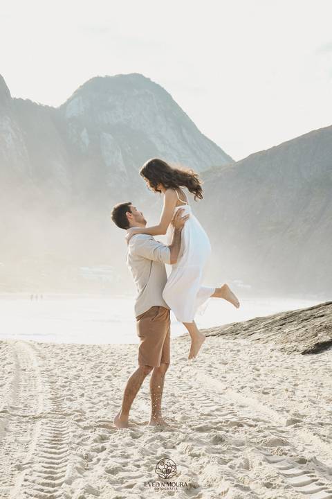 pre wedding - pre wedding na praia - niterói - fotografia de casal - evelyn moura fotografia - casal - amor'