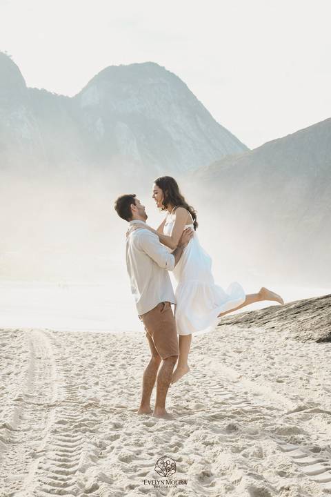 pre wedding - pre wedding na praia - niterói - fotografia de casal - evelyn moura fotografia - casal - amor'