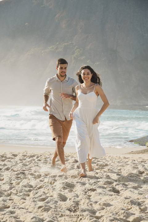 pre wedding - pre wedding na praia - niterói - fotografia de casal - evelyn moura fotografia - casal - amor'
