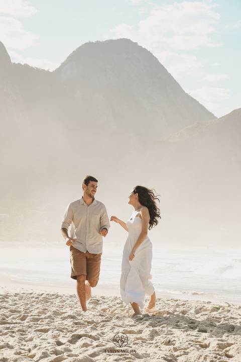pre wedding - pre wedding na praia - niterói - fotografia de casal - evelyn moura fotografia - casal - amor'