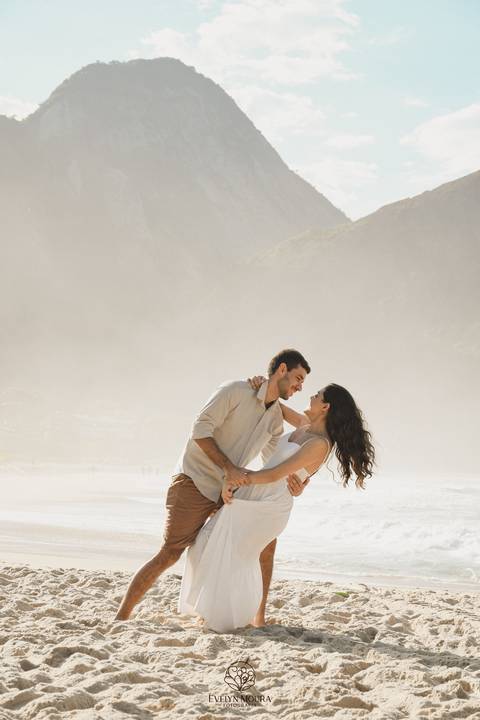 pre wedding - pre wedding na praia - niterói - fotografia de casal - evelyn moura fotografia - casal - amor'