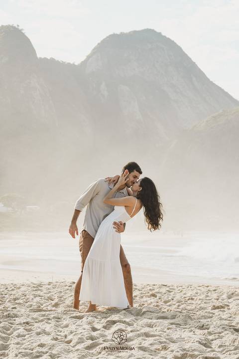 pre wedding - pre wedding na praia - niterói - fotografia de casal - evelyn moura fotografia - casal - amor'