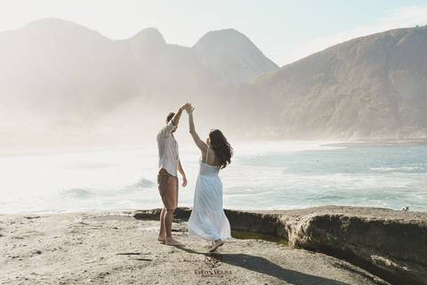 pre wedding - pre wedding na praia - niterói - fotografia de casal - evelyn moura fotografia - casal - amor'