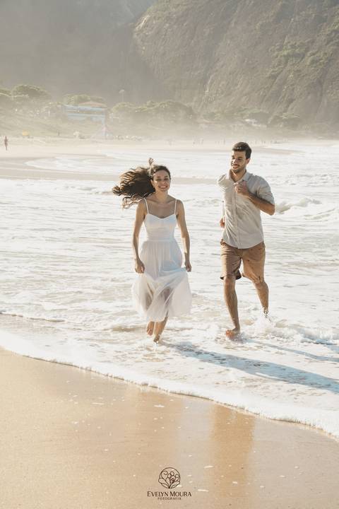 pre wedding - pre wedding na praia - niterói - fotografia de casal - evelyn moura fotografia - casal - amor'