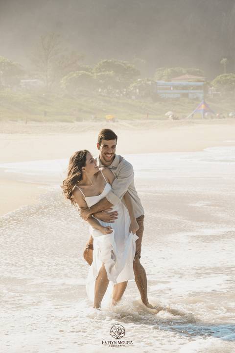 pre wedding - pre wedding na praia - niterói - fotografia de casal - evelyn moura fotografia - casal - amor'