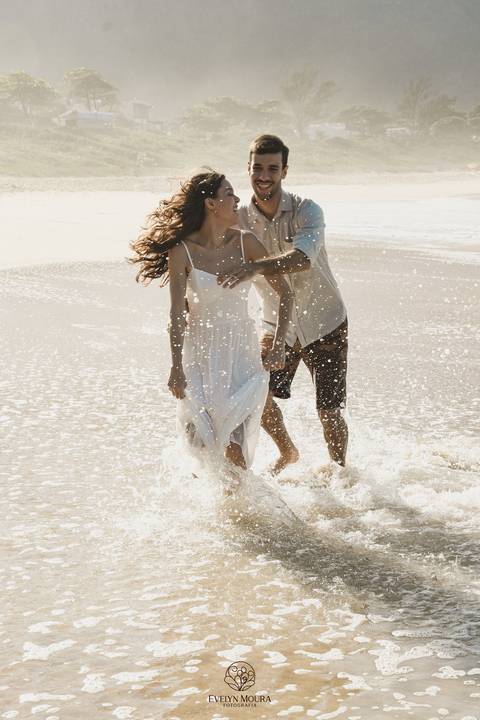 pre wedding - pre wedding na praia - niterói - fotografia de casal - evelyn moura fotografia - casal - amor'