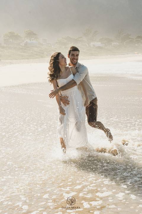 pre wedding - pre wedding na praia - niterói - fotografia de casal - evelyn moura fotografia - casal - amor'