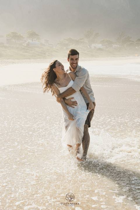 pre wedding - pre wedding na praia - niterói - fotografia de casal - evelyn moura fotografia - casal - amor'