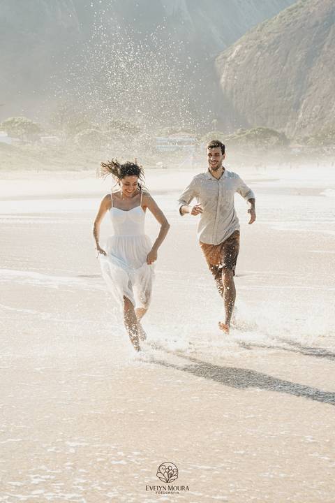 pre wedding - pre wedding na praia - niterói - fotografia de casal - evelyn moura fotografia - casal - amor'